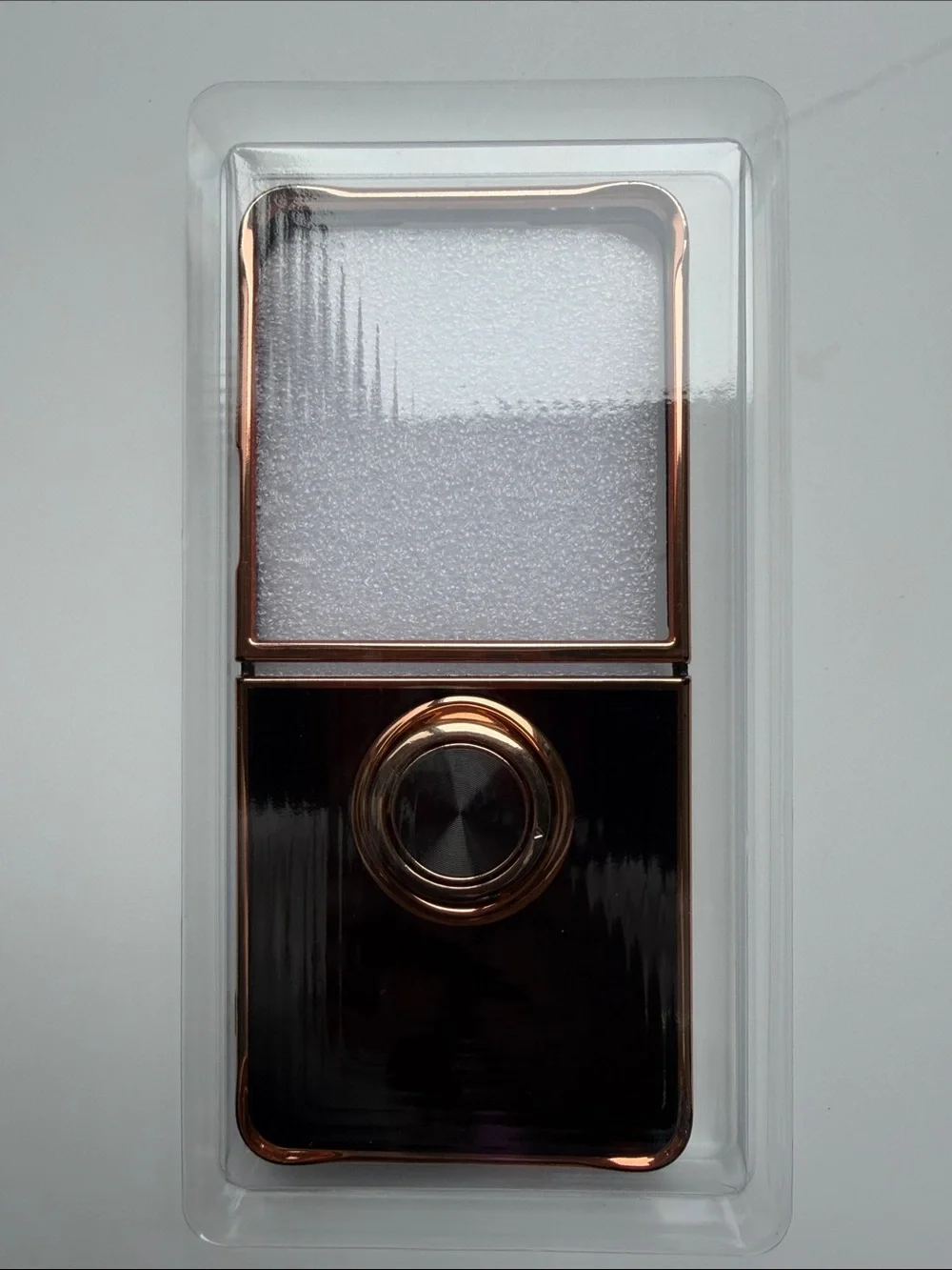 Galaxy Z Flip 7 Protective Case in Black & Gold